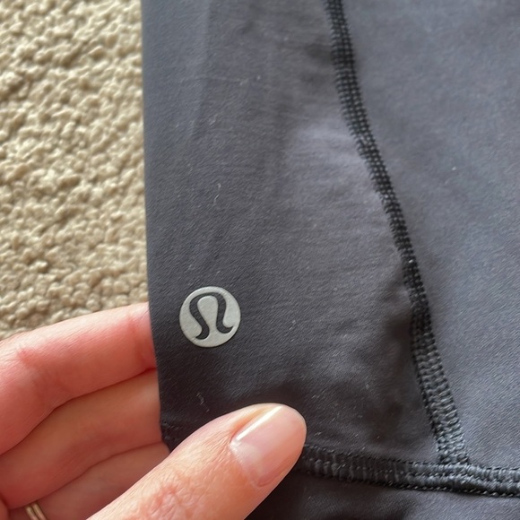 Lululemon Soul Cycle Cropped Leggings Women’s 8 Black Graphic Cycling Pants - Picture 10 of 12
